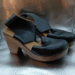 Stylish Black Leather Women's Clogs